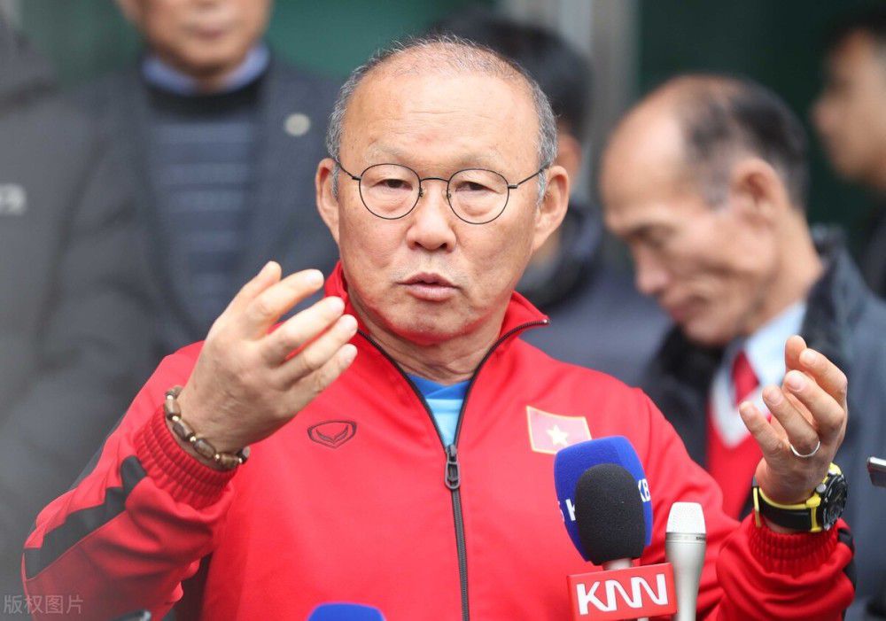 据悉，滕哈赫一直在向他的球员们传达这样的信息——尽管从欧战出局，他们本赛季仍然要参加很多比赛。